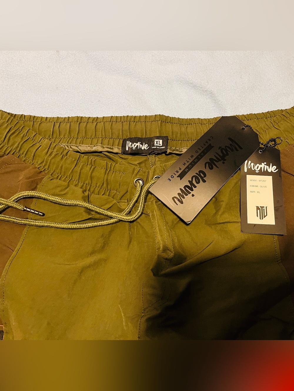 Motive NWT Men's Olive & Orange Contrast Utility Joggers - Picture 7 of 8